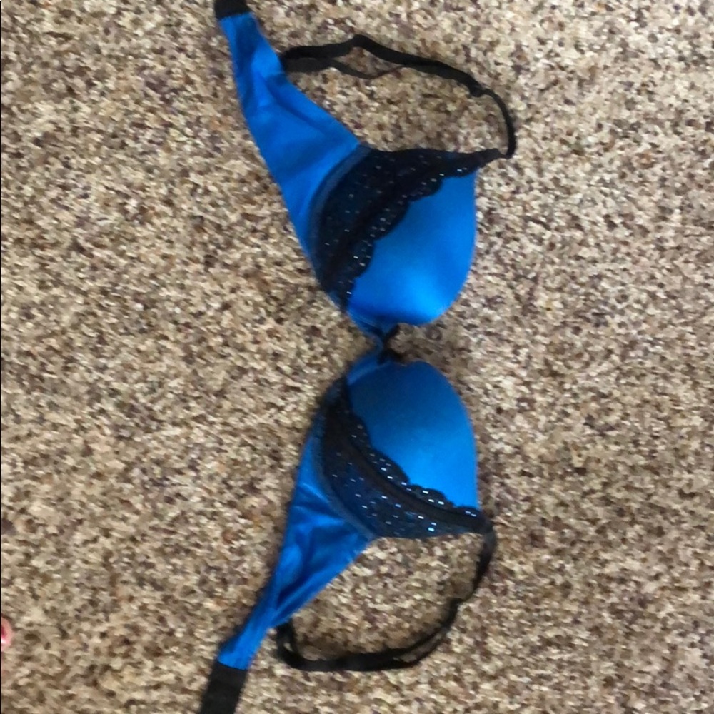 Victoria’s Secret sexy lace rhinestone 32c bra